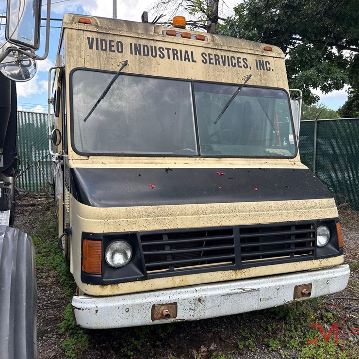 2002 WORKHORSE P42