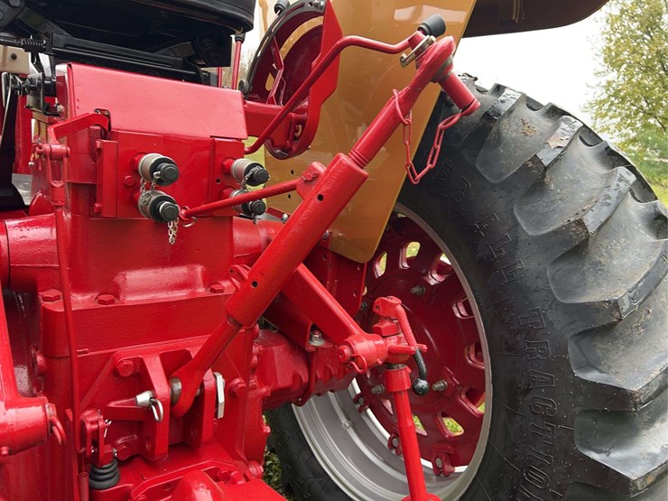 1970-farmall-826-diesel-row-crop-golden-demonstrator-image-47
