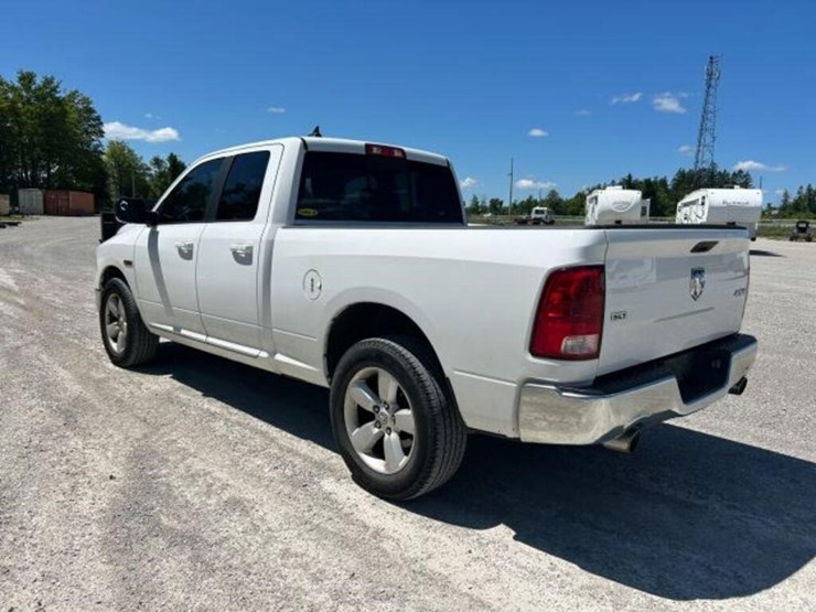 2019-ram-1500-slt-image-6