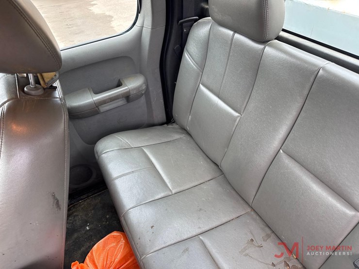 2012-chevrolet-silverado-2500hd-image-25