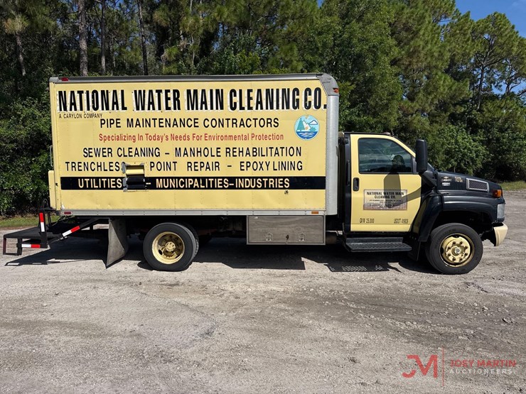 2005-chevrolet-c4500-box-truck-image-2
