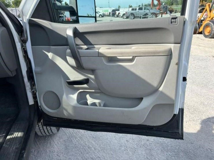 2014-gmc-sierra-3500-image-29