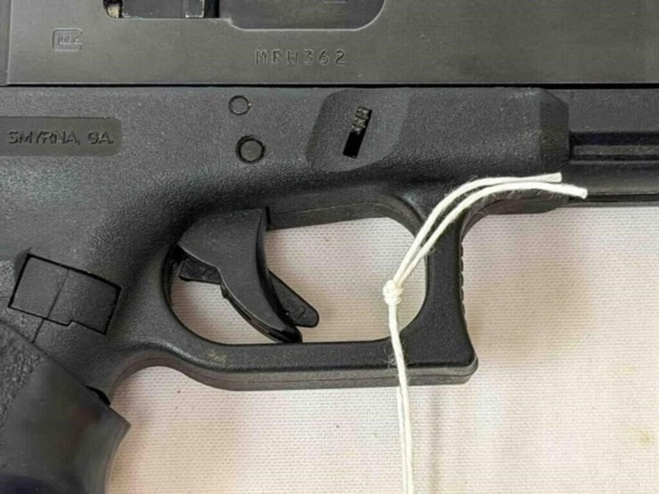 glock-22-40cal-pistol-image-5