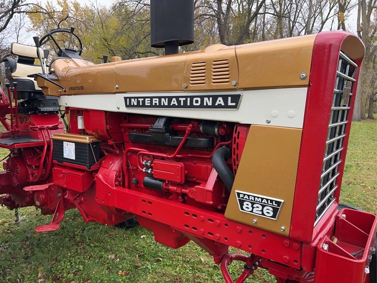 1970-farmall-826-diesel-row-crop-golden-demonstrator-image-11