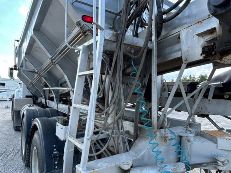 2005-mack-700-t/a-t/a-stone-slinger-truck-1m2ag11c-image-81