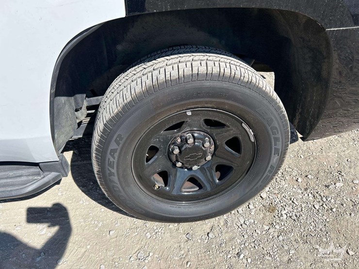 2016-chevrolet-tahoe-image-24