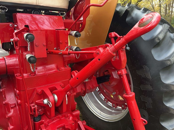 1970-1456-farmall-row-crop-golden-demonstrator-image-48