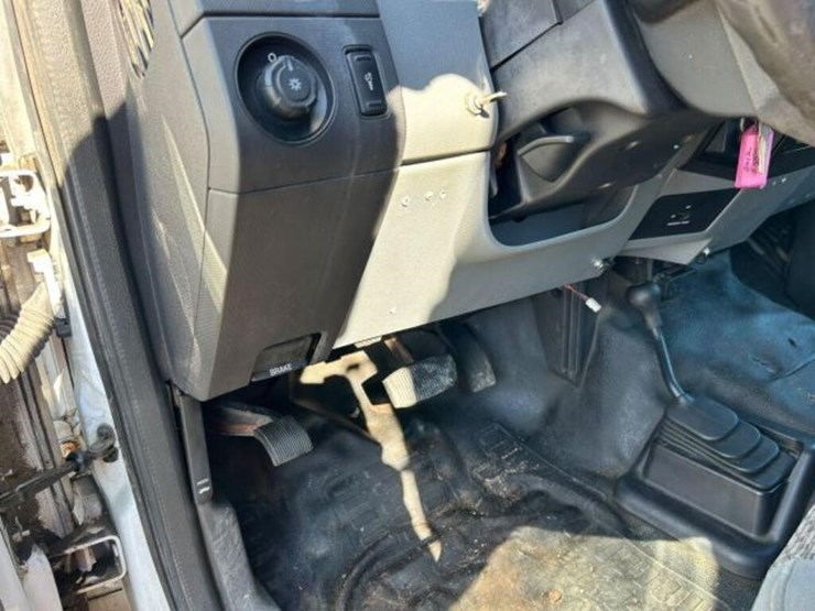 2012-ford-f550-xl-image-27