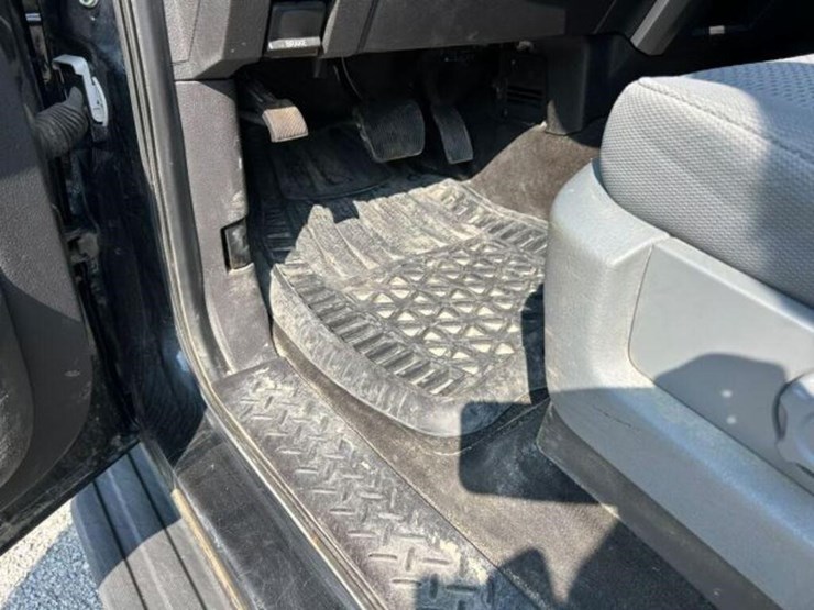 2014-ford-f150-xlt-image-17