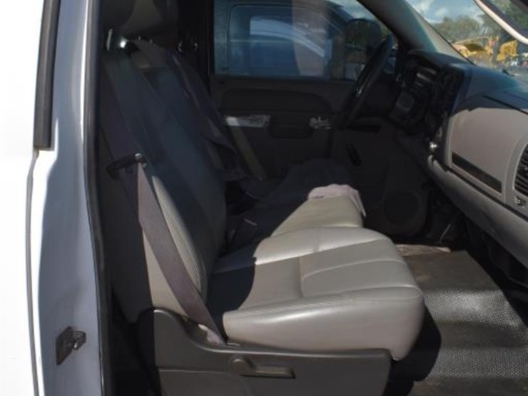 2012-gmc-3500-image-9