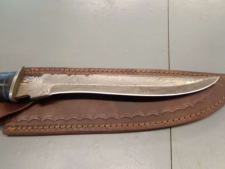 custom-damascus-steel-fixed-blade-knife-with-yellow/red-striped-handle-image-2