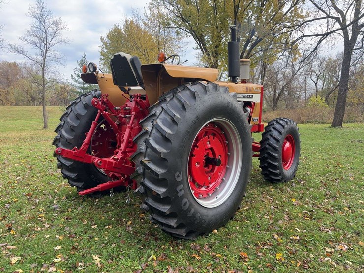 1970-1456-farmall-row-crop-mfwa-golden-demonstrator-image-5