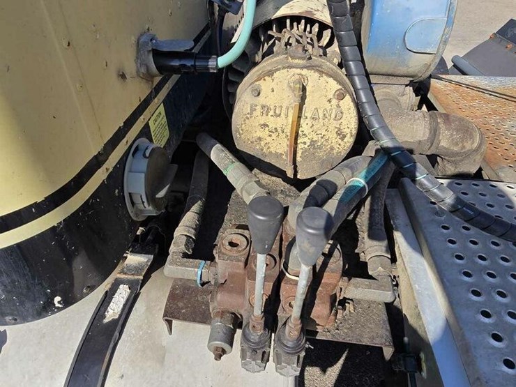 2003-caterpillar-c12-image-13