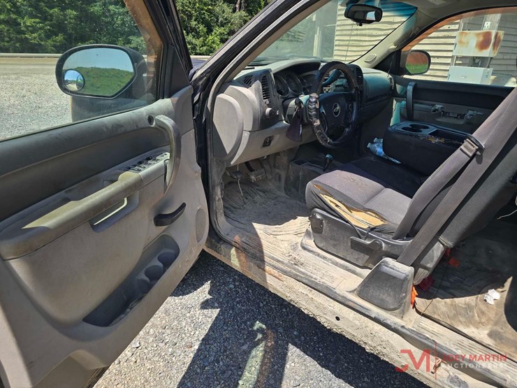 2013-chevrolet-2500-image-16