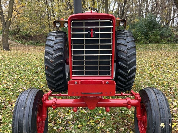 1970-farmall-826-hydro-diesel-row-crop-golden-demonstrator-image-8