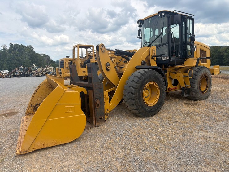2015-caterpillar-924k-image-1
