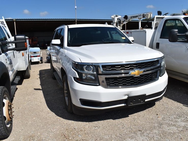 2015-chevrolet-tahoe-image-2