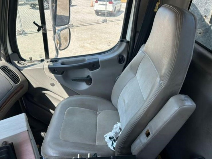 2006-freightliner-business-class-m2-s/a-1fvac3dj66-image-19