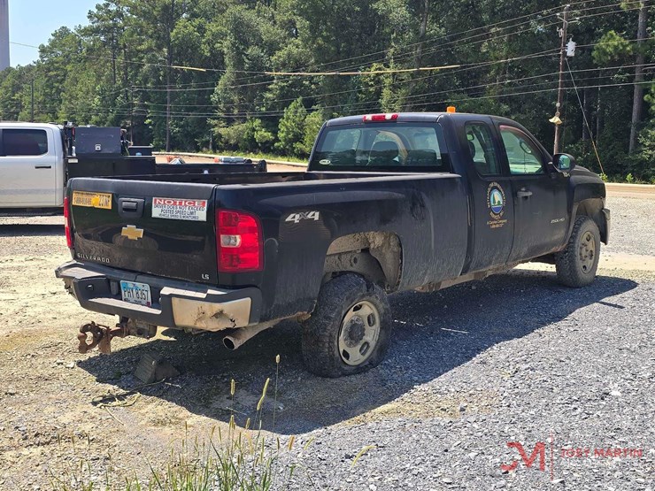 2013-chevrolet-2500-image-3