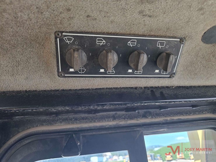 2012-caterpillar-d6t-image-24