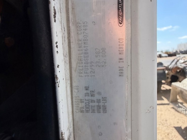 2000-freightliner-fld120-image-13