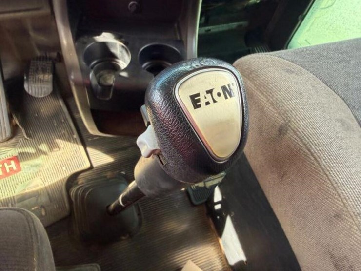 2009-kenworth-t800-image-16