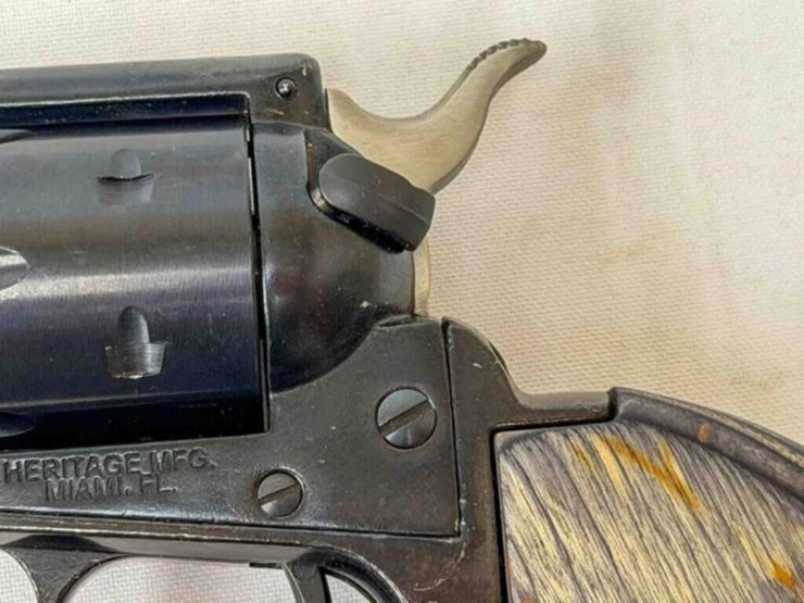 heritage-rough-rider-22/22mag-revolver-image-8
