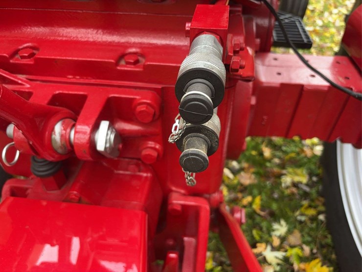 1970-farmall-544-hydro-diesel-row-crop-golden-demonstrator-image-64