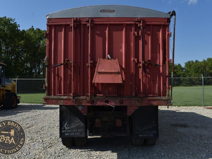 1976-ford-l9000-image-4