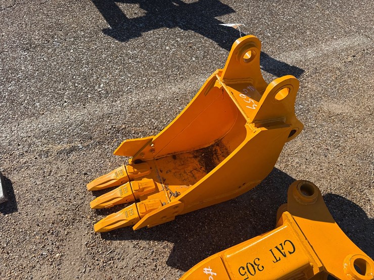 #9659-•-cat-305-backhoe-bucket-12”-image-4