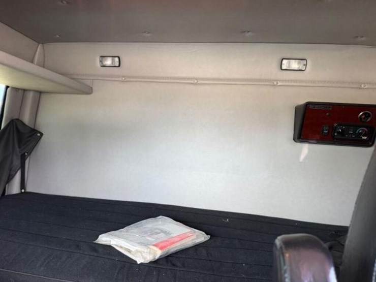 2023-western-star-4900-image-26
