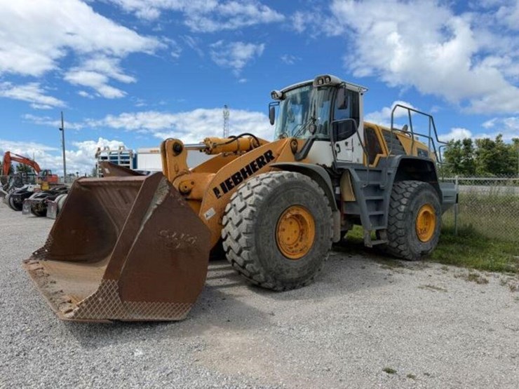 2011-liebherr-l586-image-1