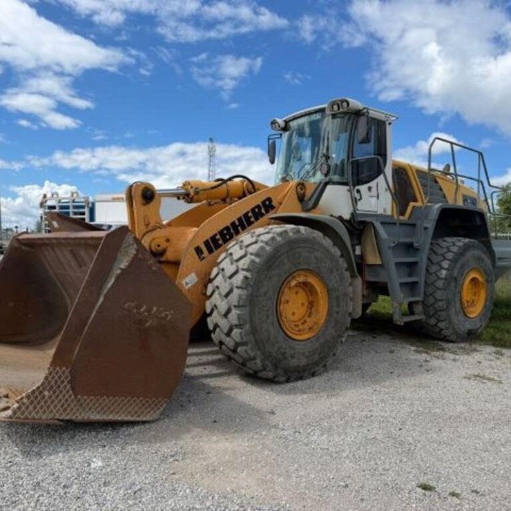 2011 LIEBHERR L586