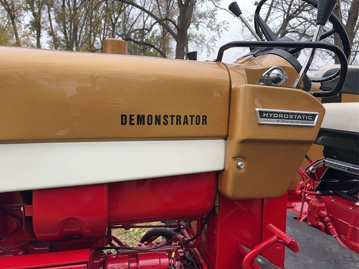 1970-656-farmall-hydro-diesel-row-crop-golden-demonstrator-image-58