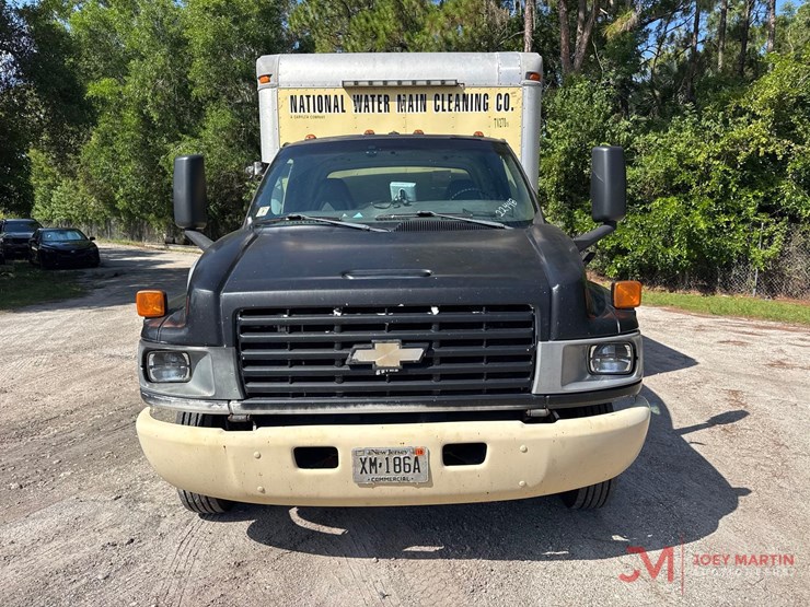 2005-chevrolet-c4500-box-truck-image-7