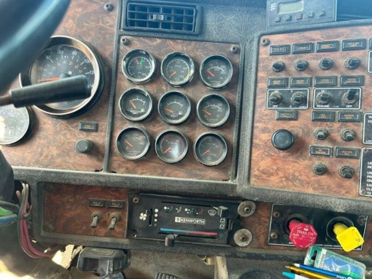 2001-kenworth-t800-image-23