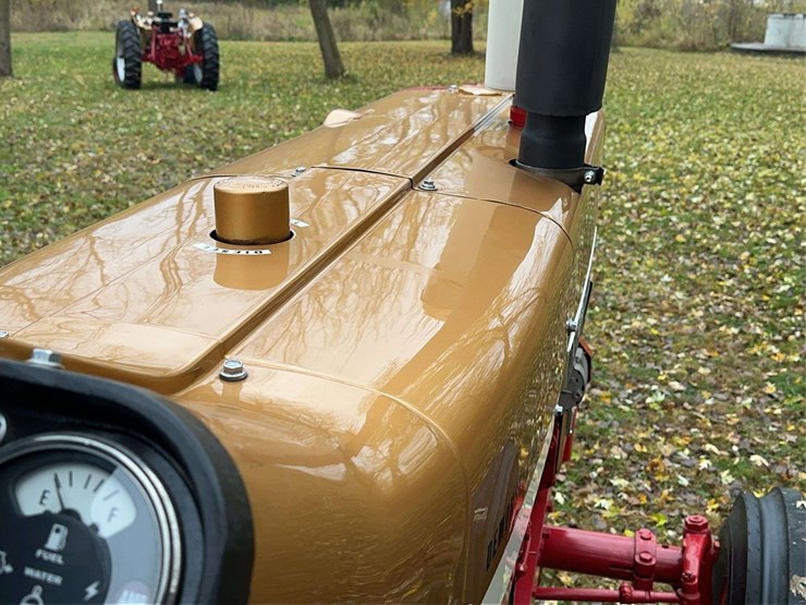 1970-1026-farmall-hydro-row-crop-golden-demonstrator-image-90