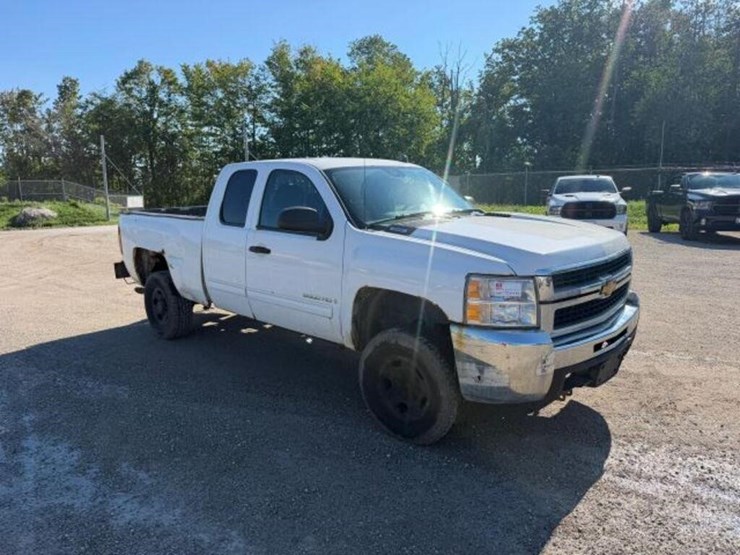 2009-chevrolet-silverado-2500hd-image-2