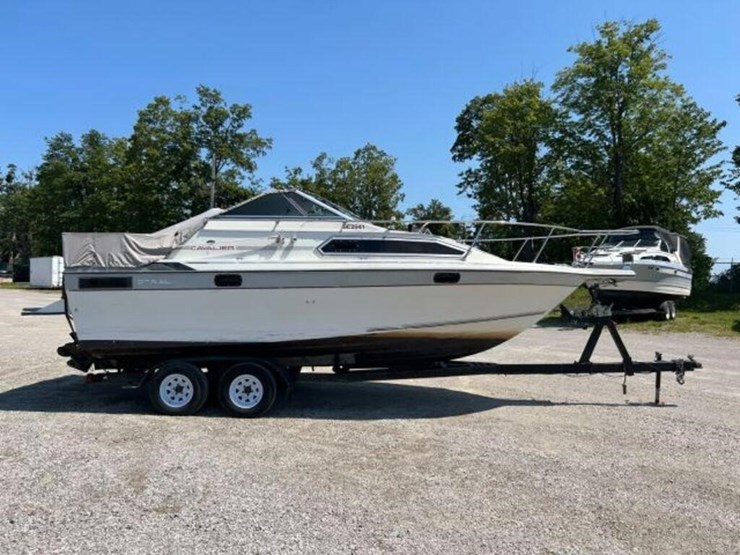 1988-doral-cavalier-24-ft-cabin-cruiser-2dba1303c8-image-3