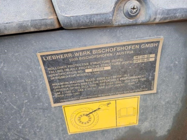 2011-liebherr-l586-image-26