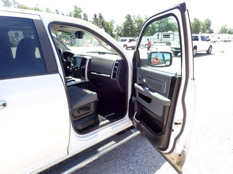 2016-dodge-1500-image-45