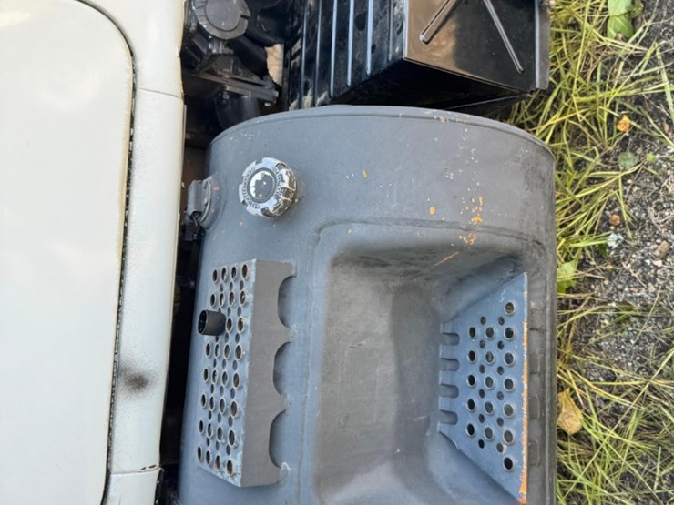 1993-mack-rd690s-image-16