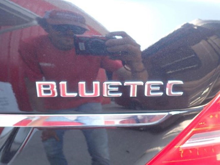 2012-mercedes-benz-s350-bluetec-4matic-awd-sedan-w-image-57