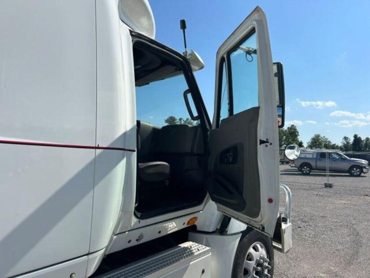 2015-international-prostar-image-40
