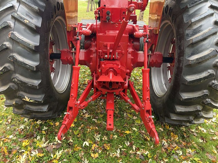 1970-farmall-826-hydro-diesel-row-crop-golden-demonstrator-image-40