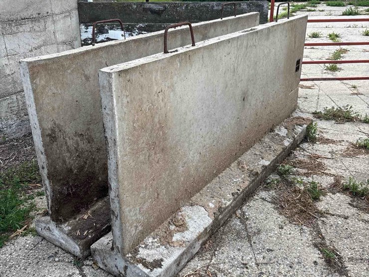 2--8’-portable-concrete-walls-image-1