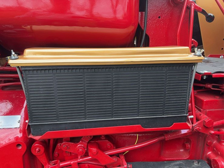 1970-1456-farmall-row-crop-mfwa-golden-demonstrator-image-39