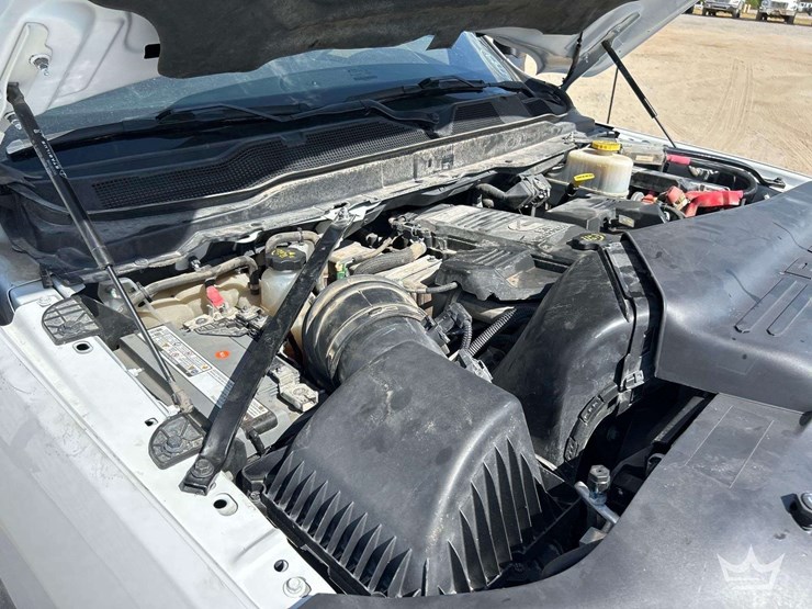 2023-ram-5500-4x4-summit-6620-6,000lb.-crane-mechanics-truck-image-11