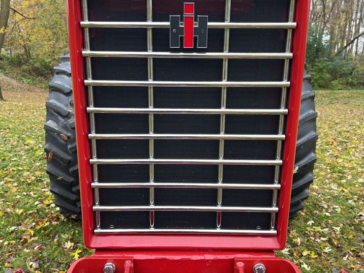 1970-farmall-826-hydro-diesel-row-crop-golden-demonstrator-image-9