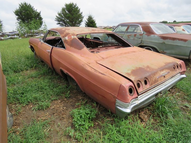 1965-chevrolet-impala-ss-2dr-ht-image-3